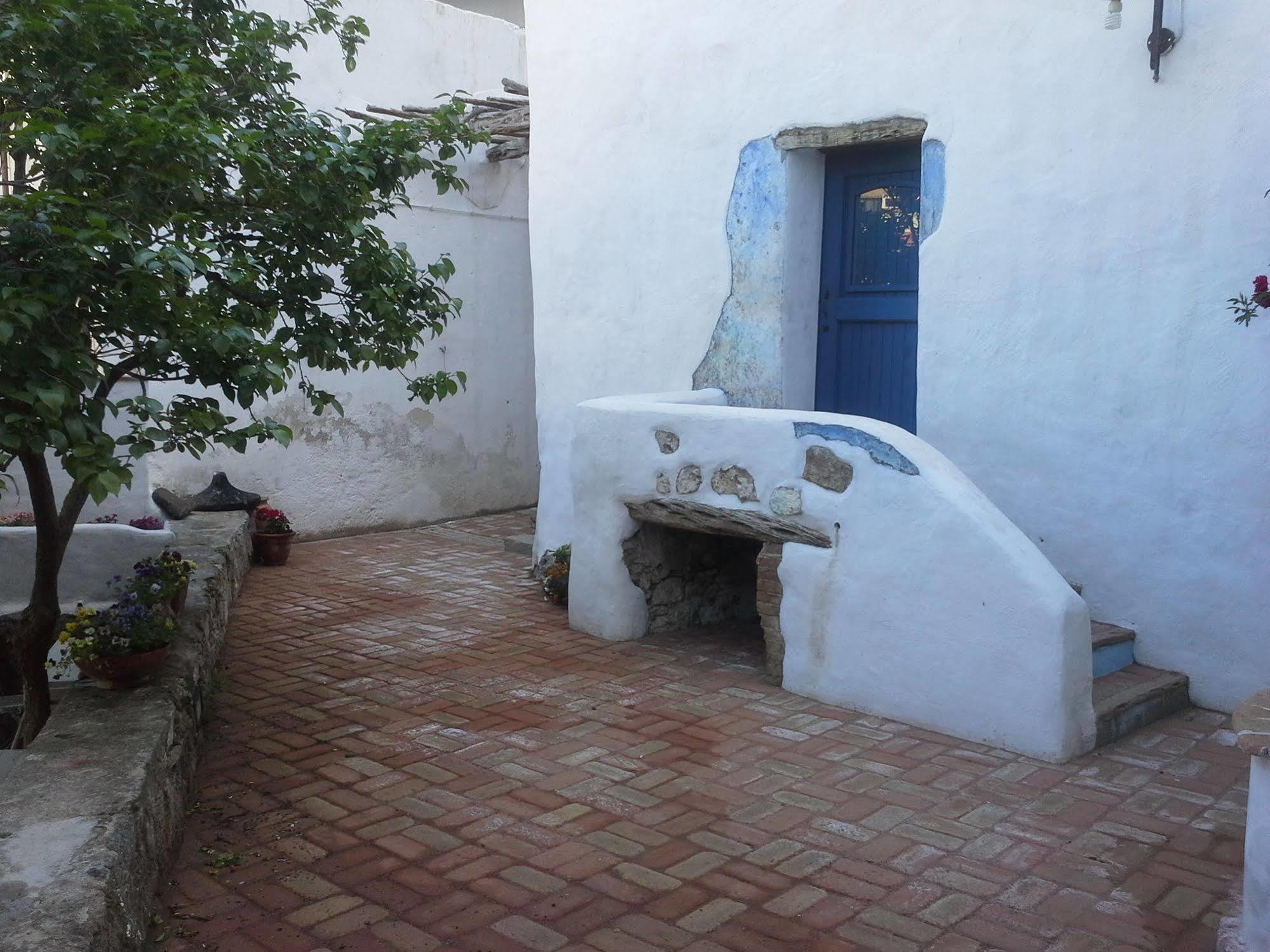 B&B Corte San Lussorio Oliena Exteriör bild