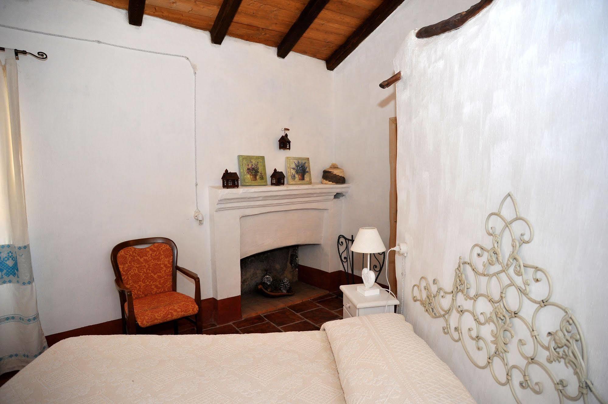B&B Corte San Lussorio Oliena Exteriör bild